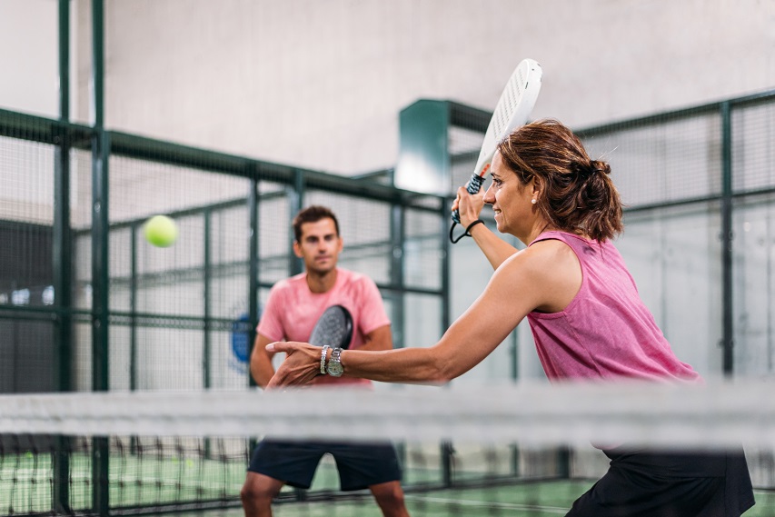 Cuatro de cada diez practicantes de tenis o pádel sufrirá una tendinopatía de codo al menos una vez en la vida